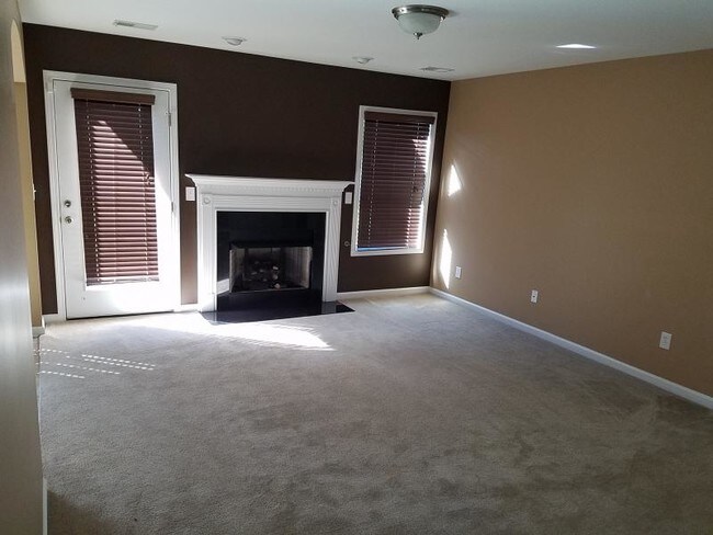Building Photo - 327 Pinnacle Ridge Drive