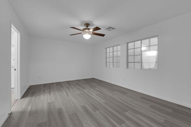 Foto del edificio - Large 3 bedroom, 2.5 bath house/ New Upgrades