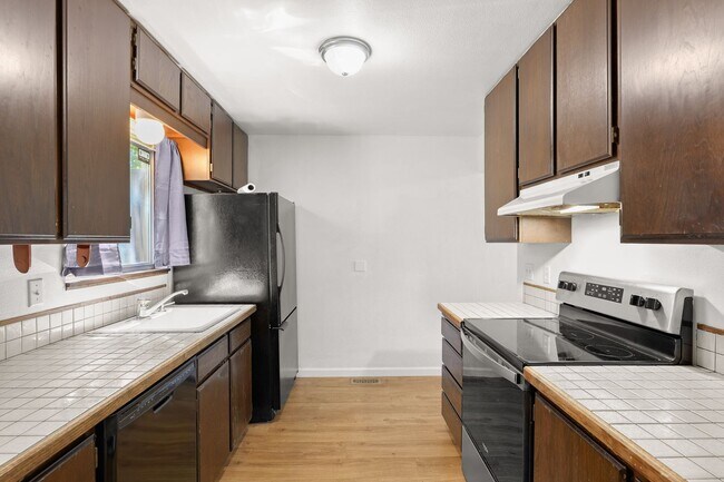 Foto del edificio - 2 Bedroom, 1.5 Bathroom Townhome-Style Condo in Tanasbrook, Near Tanasbourne!