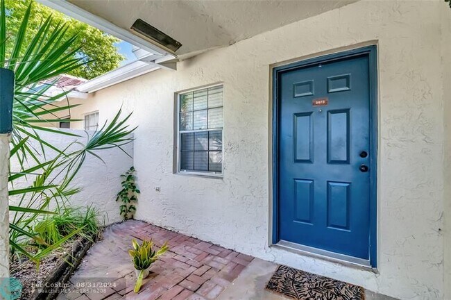 Building Photo - 9873 Three Lakes Cir