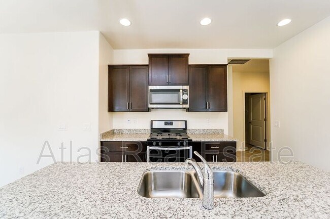 Foto del edificio - 10689 W Dickerson Dr