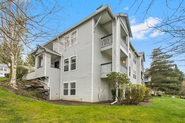Primary Photo - Immaculate Federal Way 2-Story Condo