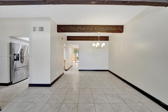 Building Photo - 760 E Coco Plum Cir