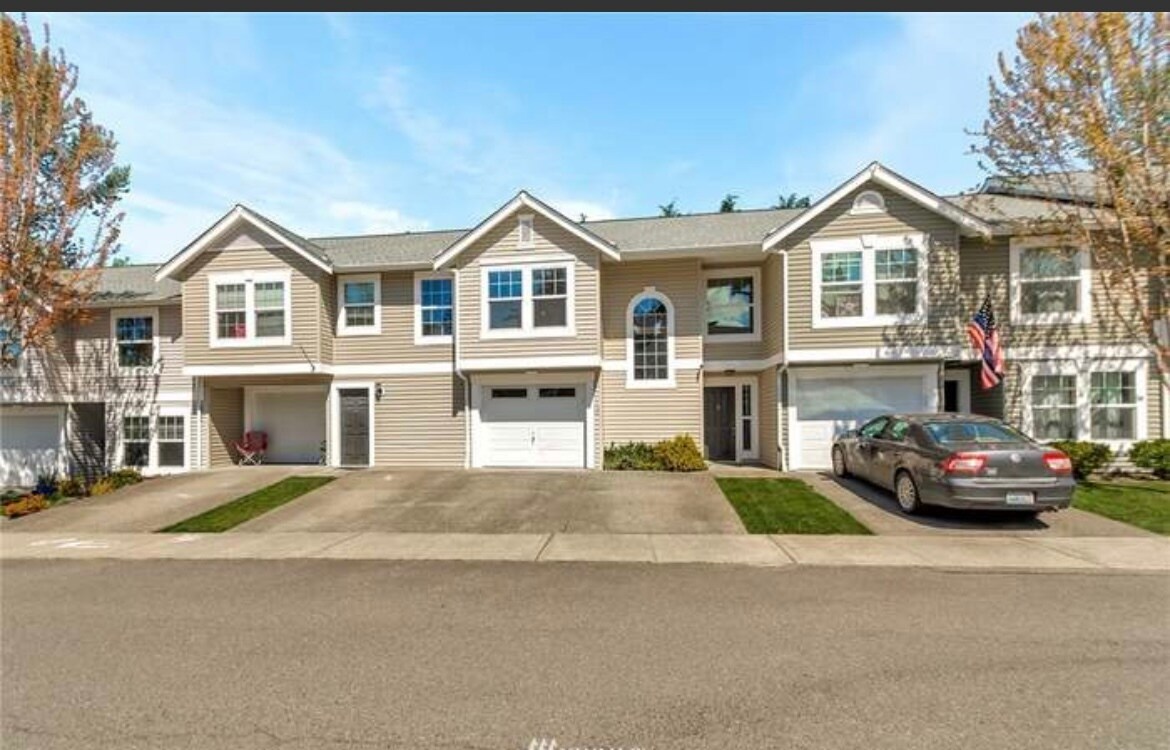 10511 140th Street Ct E, Puyallup, WA 98374 Townhome Rentals in