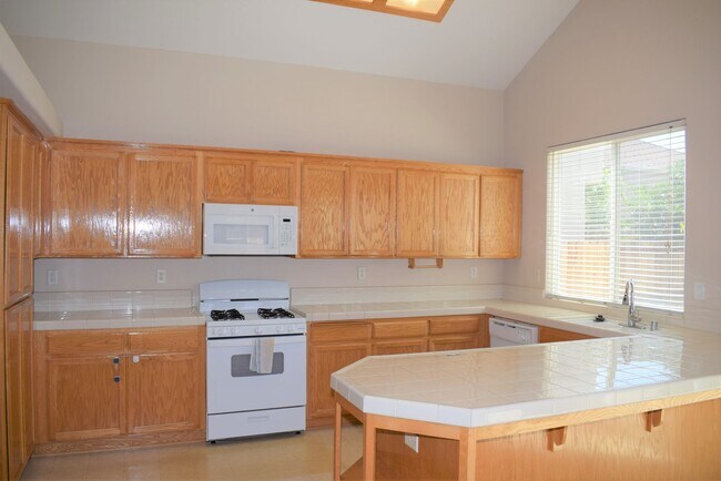 Foto del edificio - Resident Benefit Package Property