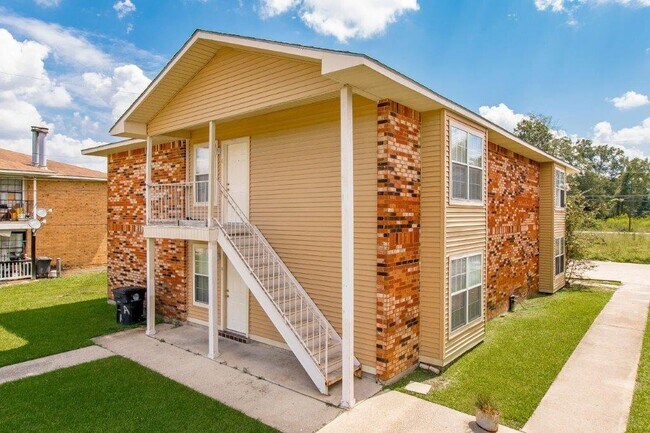 Foto del edificio - 14140 Azalea Park Ave