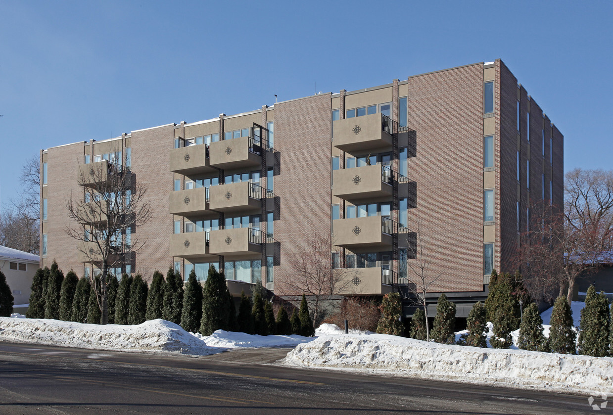 Building Photo - Skyline Condominiums