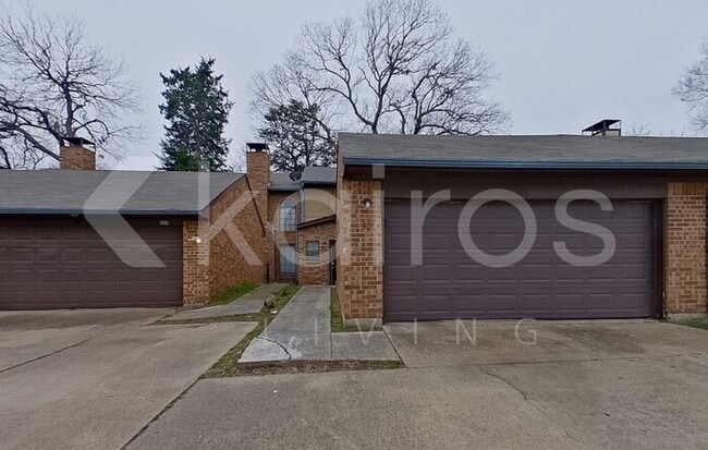 Building Photo - 822 Courtenay Pl