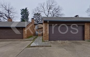 Building Photo - 822 Courtenay Pl