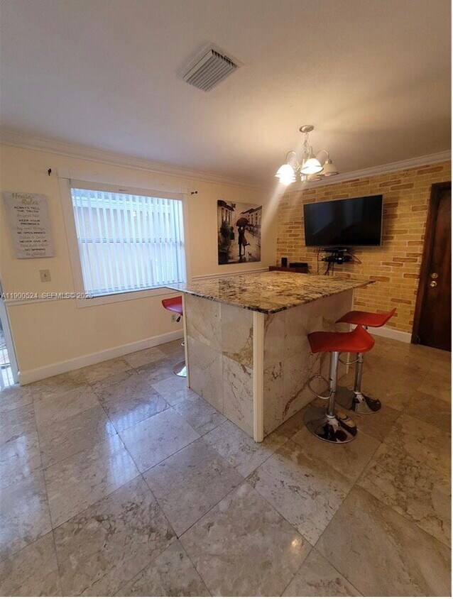 Foto del edificio - Northwest 13th Street, Pembroke Pines, FL 33026 - 3 BR 2.5 BA single-family home