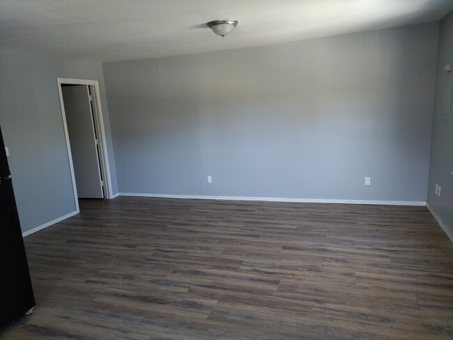 Building Photo - 1182