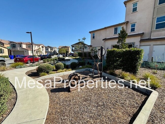 Building Photo - 1702 Almond Tree Pl