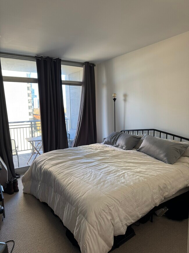 Building Photo - 1250 S Michigan Ave