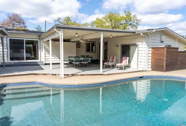 Foto del edificio - 797 White Gates Ave