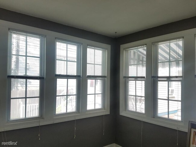 Building Photo - 2 br, 1 bath Apartment - 1519 N Cass St
