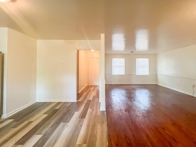 Foto del edificio - 5207 Cheshire Dr