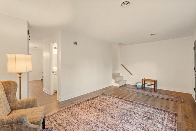 Foto del edificio - 75 Sweetbriar Ln