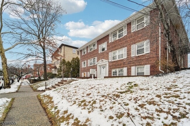 Building Photo - 357 Franklin St