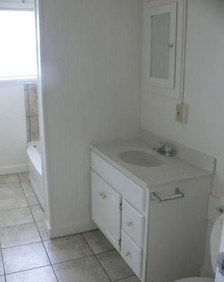 Building Photo - 523 Taylor Ave