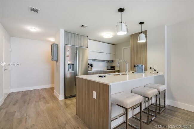 Foto del edificio - 600 NE 27th St