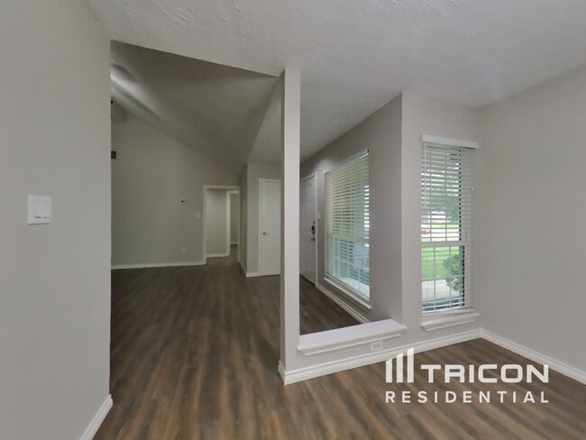 Building Photo - 15614 Fox Springs Dr