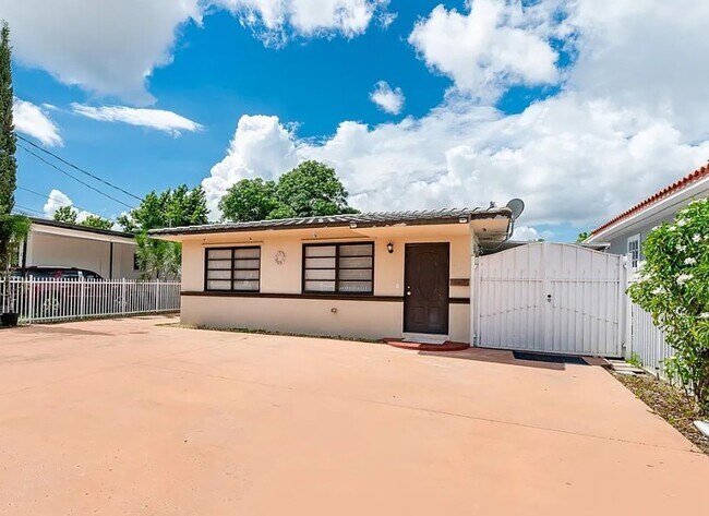 Foto del edificio - 250 NW 55th Ct