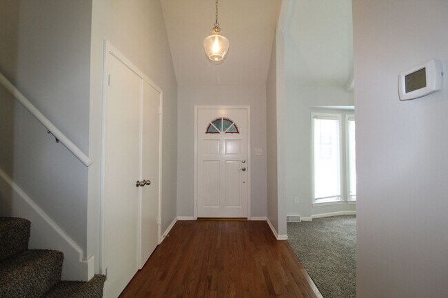 Building Photo - 4 Bedroom 2.5 Bath Home In Overland Park