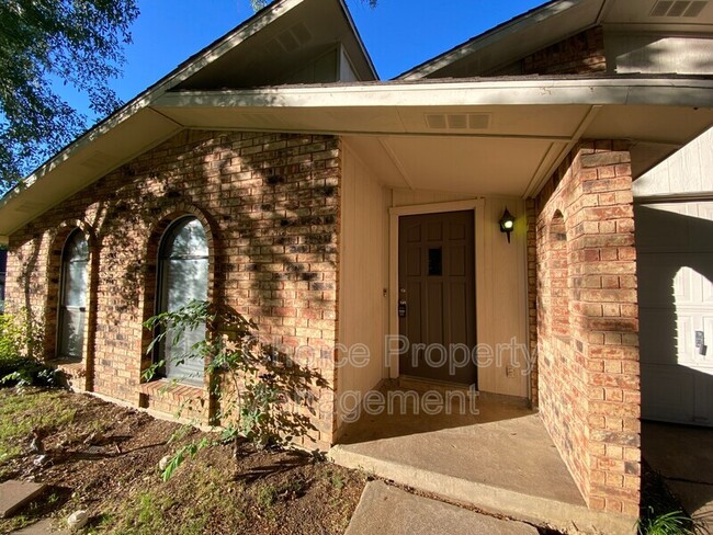 Foto del edificio - 4312 Spindletree Ln