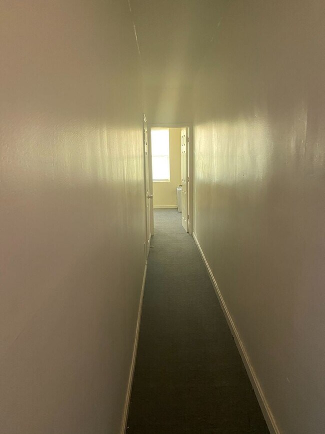 Foto del edificio - Spacious Rooms! W/D! Available Now!