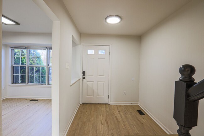 Foto del edificio - 3342 Garrison Cir