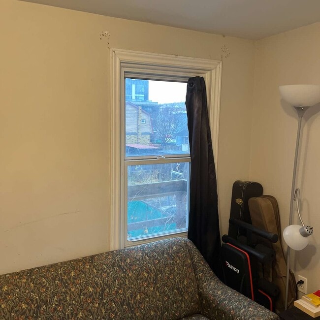 Building Photo - 37 Adeline St