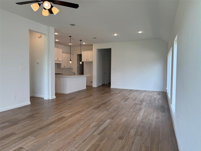 Foto del edificio - 4942 Hitchings Ct