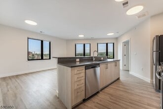 Building Photo - 72 S Essex Ave