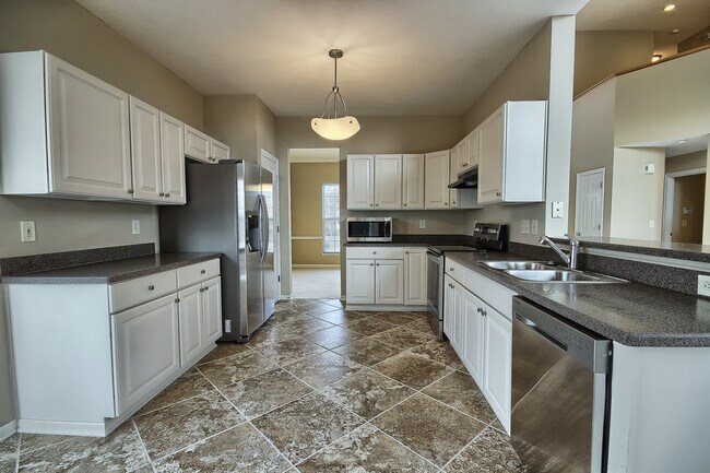 Building Photo - 7233 Springview Ln