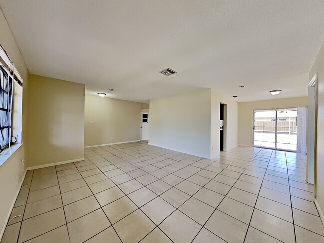Building Photo - 2605 SW 84th Ter