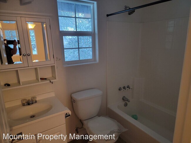Foto del edificio - 2 br, 2.5 bath House - 775 Village Ln