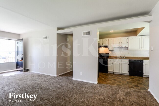 Foto del edificio - 755 Tyson Dr