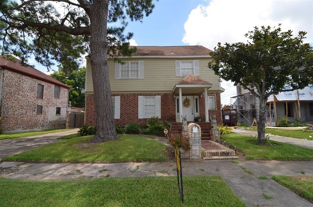 Primary Photo - 3220 Binz St