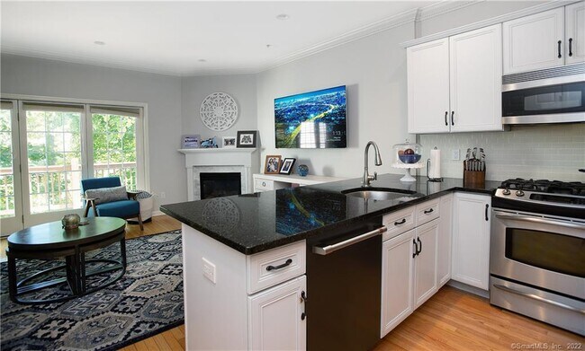 Foto del edificio - 570 Danbury Rd