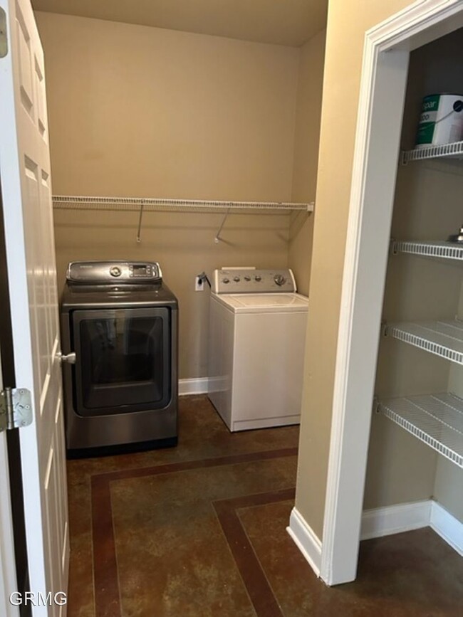 Building Photo - 3 br, 2.5 bath House - 311 N. Cherry St SFR