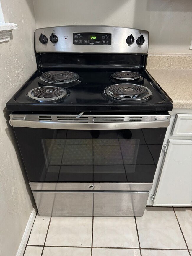 Building Photo - Charming 2BR Duplex in Tallahassee