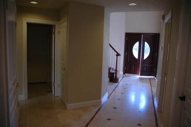 Building Photo - 890 Sea Island Ln