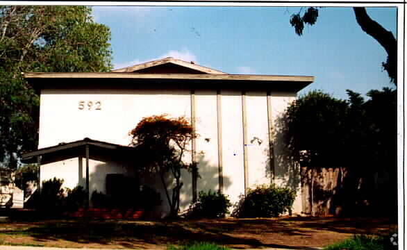 Foto del edificio - 592 Silverwood Ave