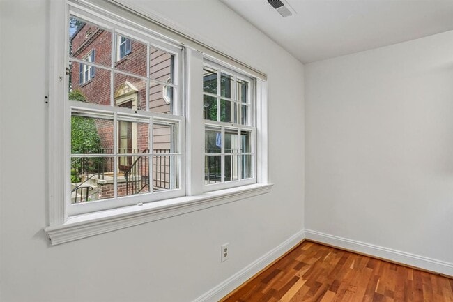 Building Photo - Great 2BR 2BA in Kenwood Forest Community in Downtown Bethesda