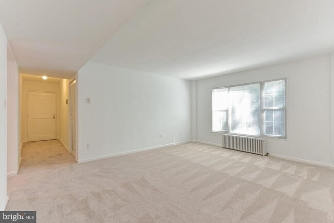 Building Photo - 1423 N Nash St