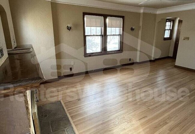 Building Photo - 2 Bed/1 Bath Upper Duplex in Minneapolis