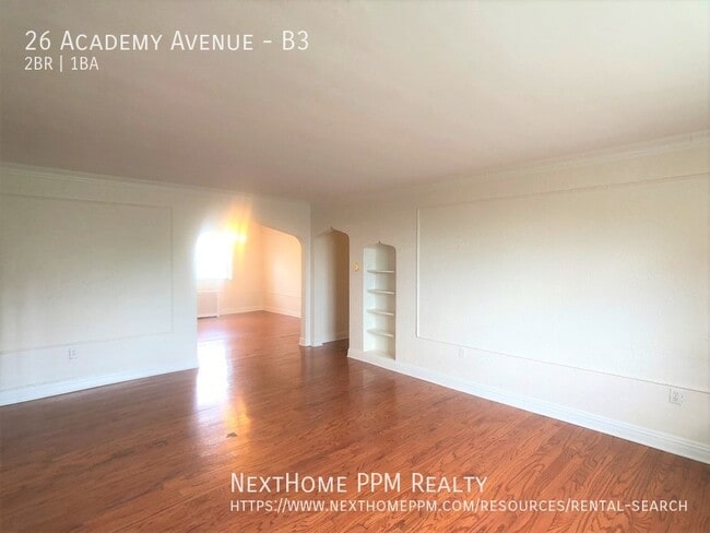 Building Photo - Great Space! Large 2 Bedroom, Heat Paid, L...