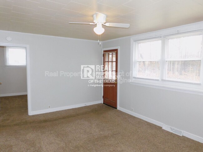 Foto del edificio - 3405 Derby Pl