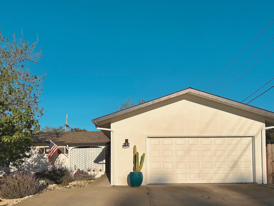 Foto principal - 203 Montrose Dr