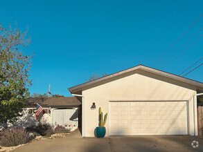Building Photo - 203 Montrose Dr
